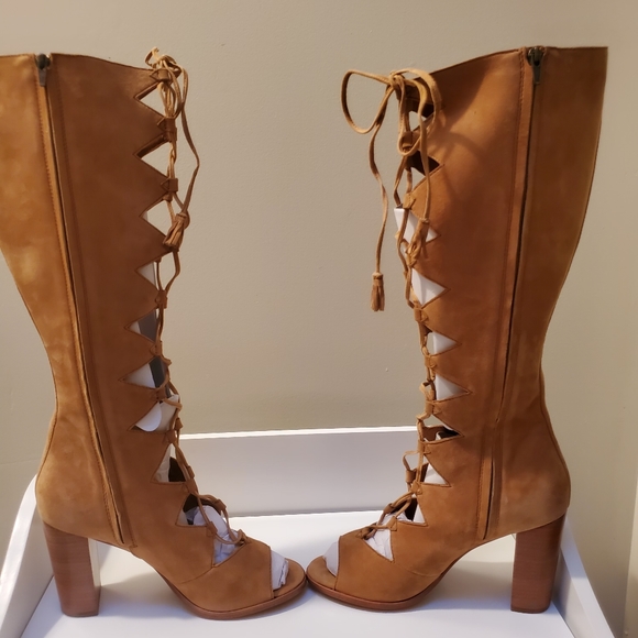 Camel colored cutout Frye boots NWOT - Picture 2 of 6